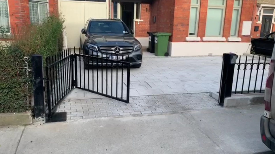 twin drive gate